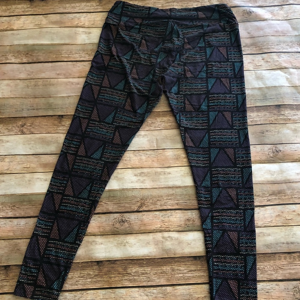Women’s Lularoe Tall & Curvy Printed Leggings - Picture 6 of 7